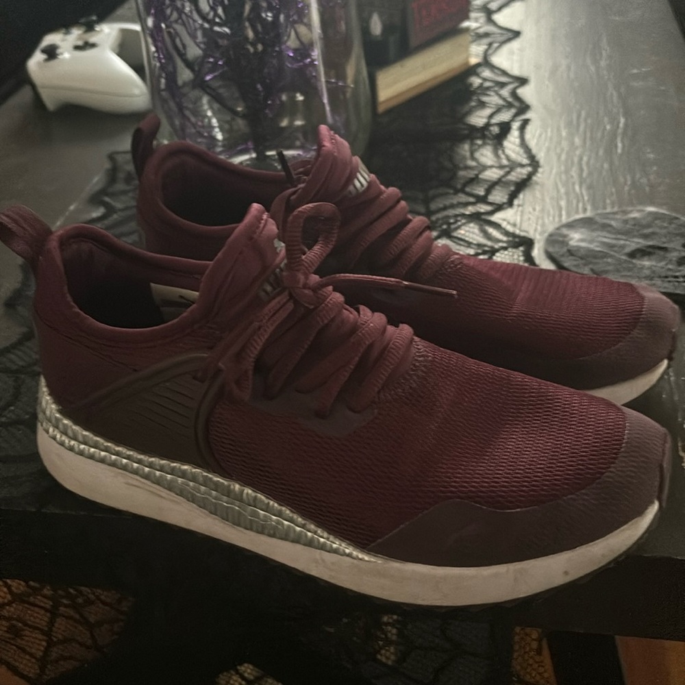 Walking sneakers